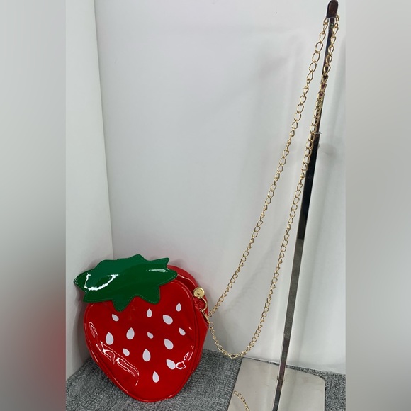 3/$20 Red Strawberry Shoulder Bag Crossbody
Purse NEW - Picture 3 of 14
